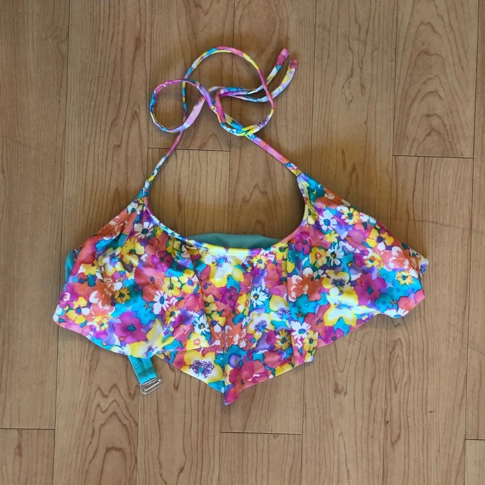 Floral halter bikini flouncy top